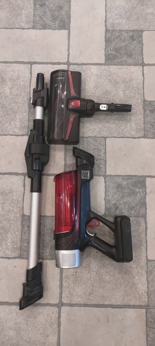 Aspirator Rowenta de mână ușor modern