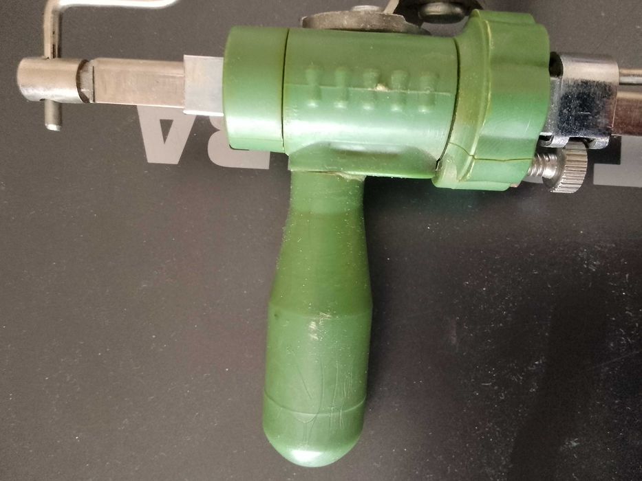 Професионална машинка за шиене