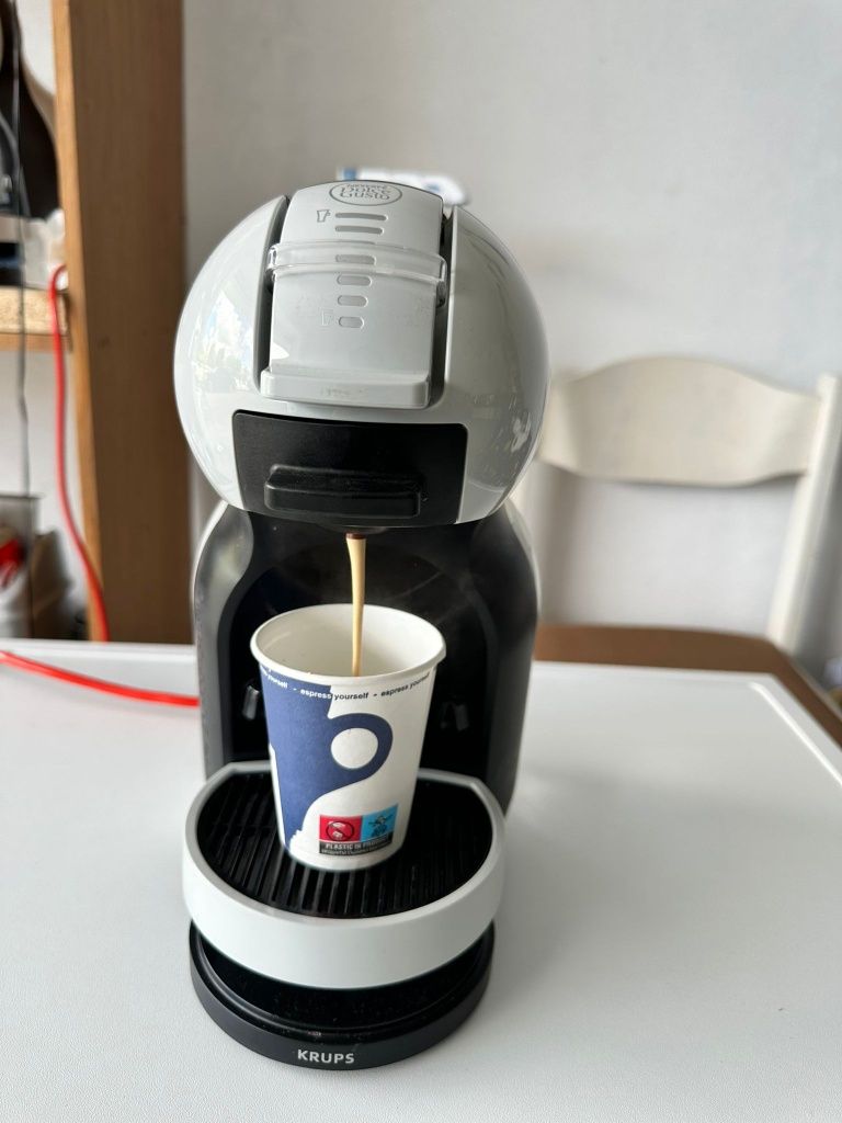 Dolce Gusto Кафе машина с капсули