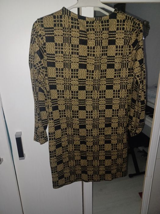 Vând rochiță pentru doamne sau domnișoare