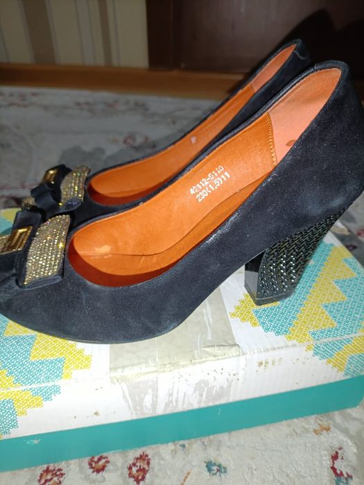 Продается женские туфли