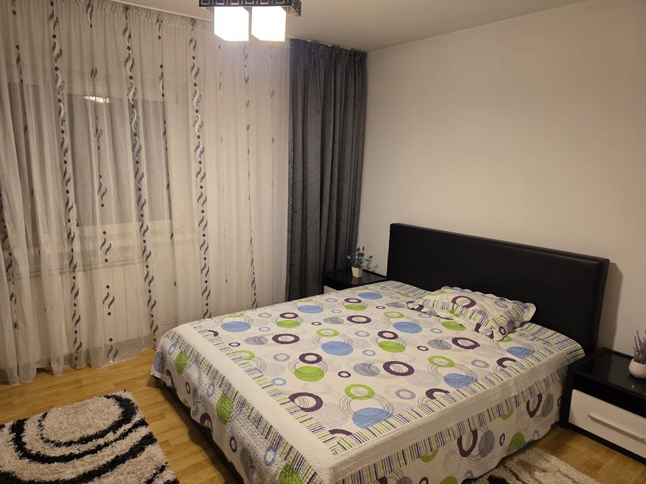 De închiriat,apartament decomandat