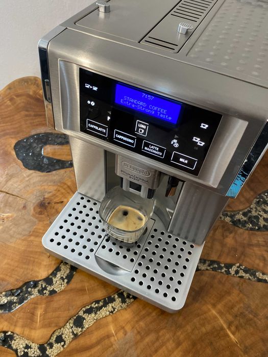 expresor / espressor cafea delonghi primadonna avant