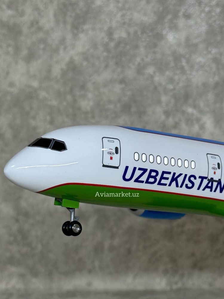 Самолет BOEING-787-8 Dream Liner Uzbekistan Airways (Led подсветкой)