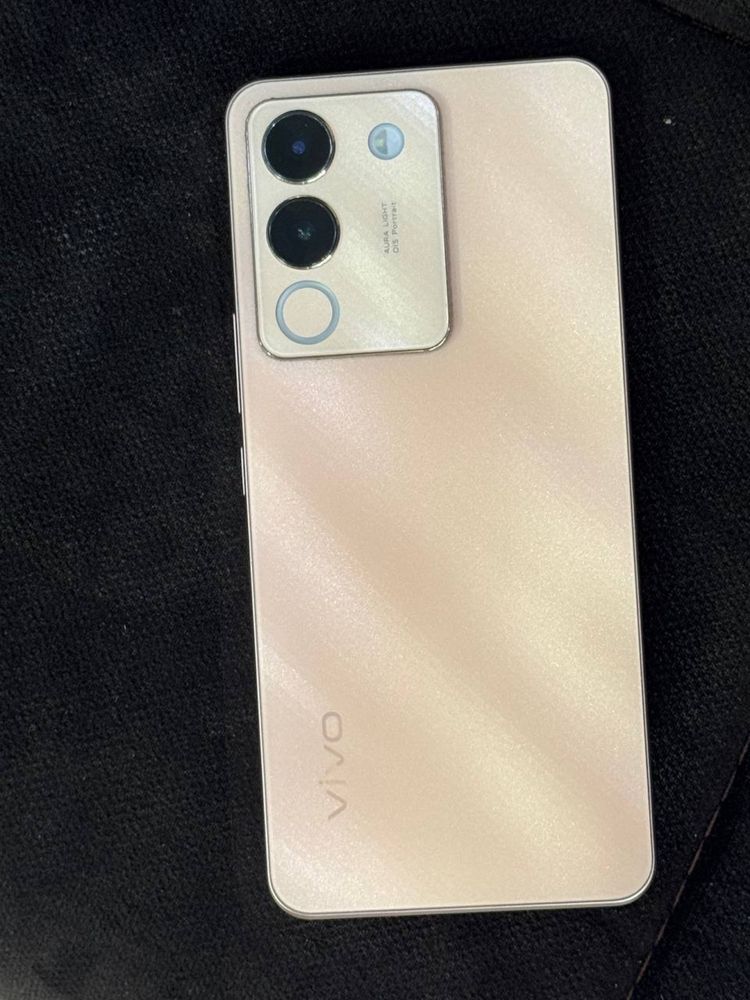Продою мобильный телефон Vivo 20E в отличном состоянии коробка докумен