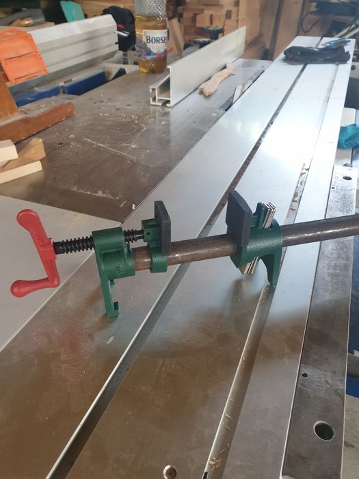 Menghină  (presă) pentru lemn