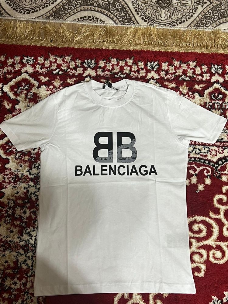 Tricou balenciaga