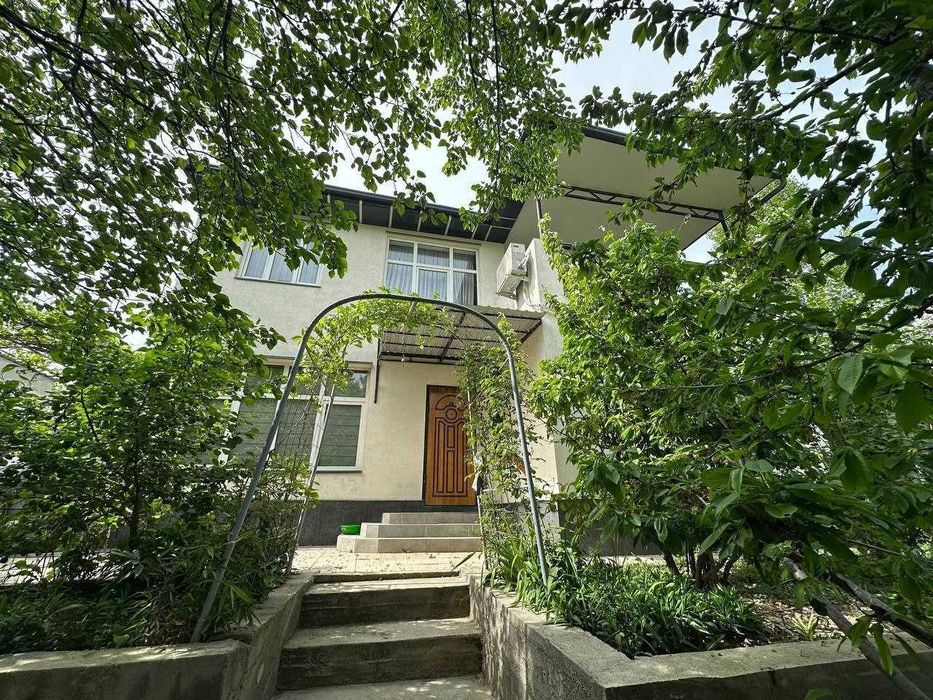 Двухэтажный дом 4 комнаты на участке 6 соток мах Аргин