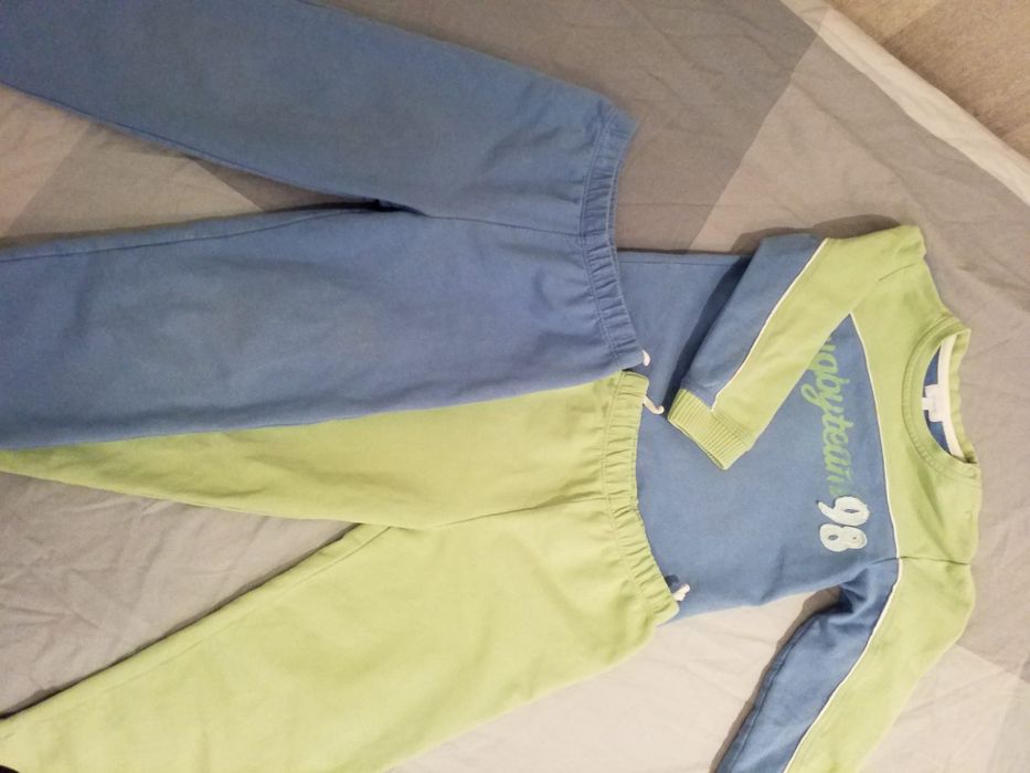 Trening bumbac 100% cu 2 pantaloni. Mărime 3 ani.