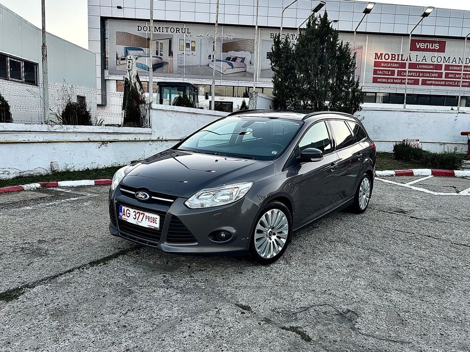 Ford focus Titanium 1.6 diesel 6+1 Viteze  Dublu Climatronic, Jante 17