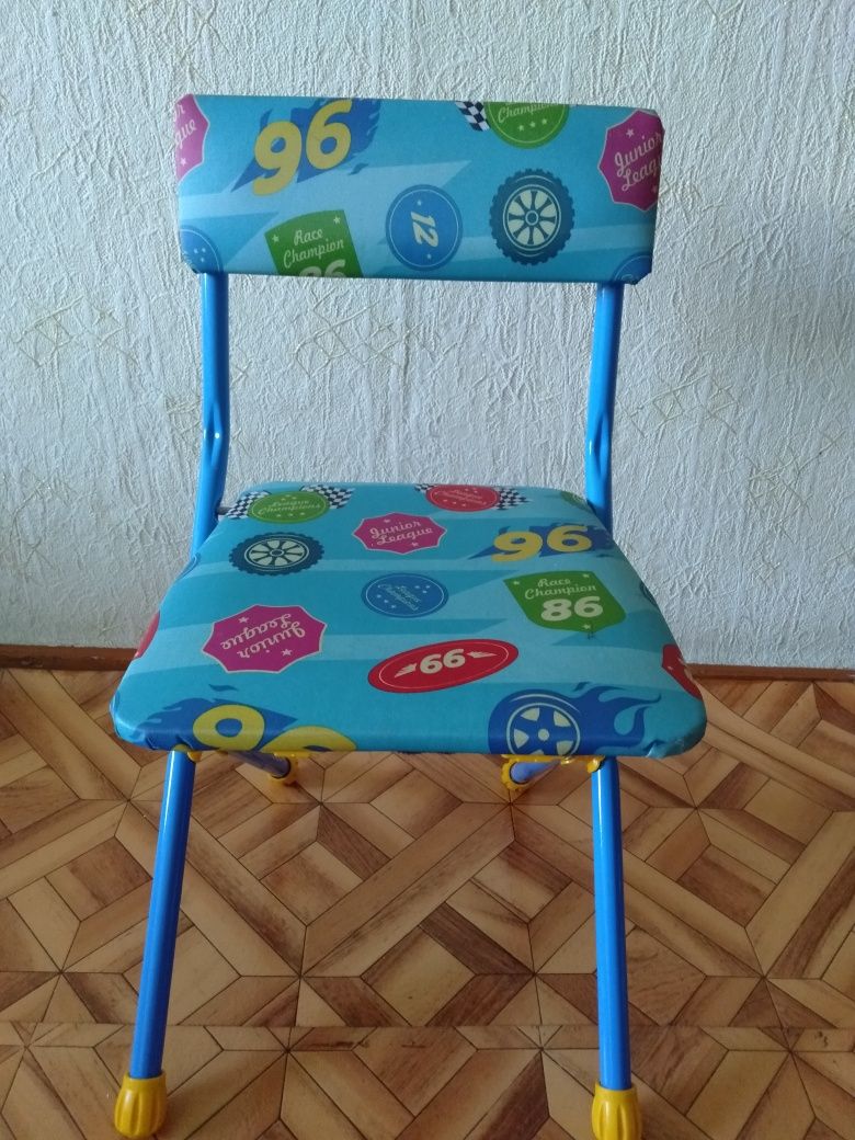 Продам детский стол+стулья