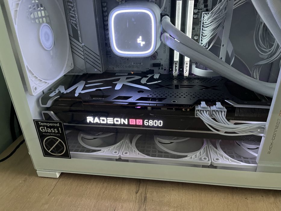 Продам видеокарту RX 6800 XFX MERC