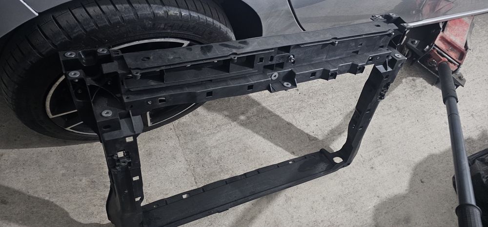 Продавам чисто нова маска за шкода октавия 4