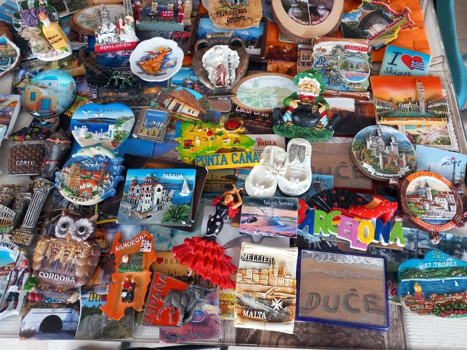 Vand colecție de magneti