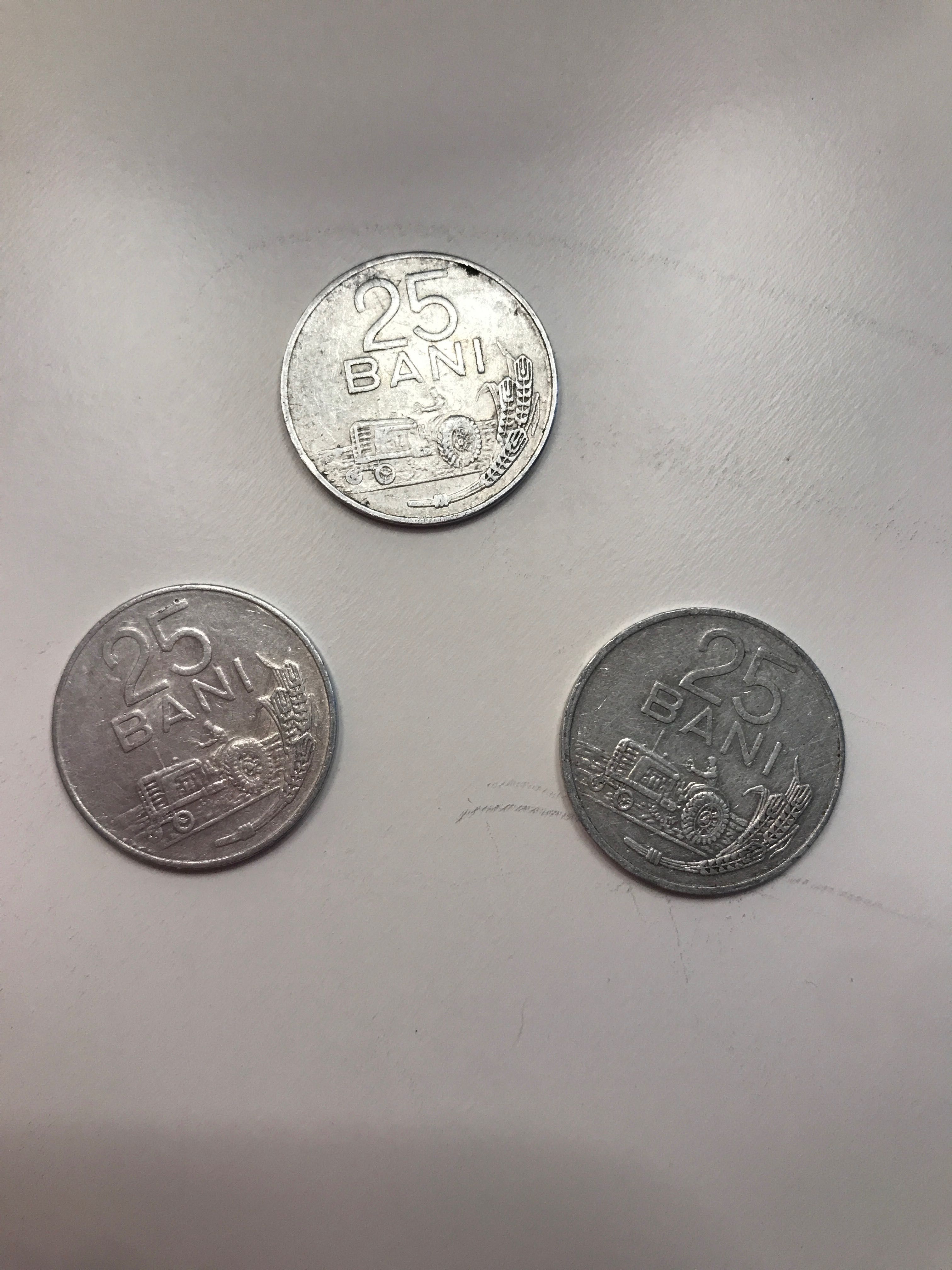 Vand 5 monede de 25 bani,foarte vechi, 2 anul 1966 si 3 anul 1982.