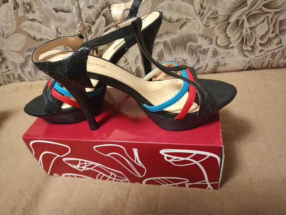 Продам обувь женскую