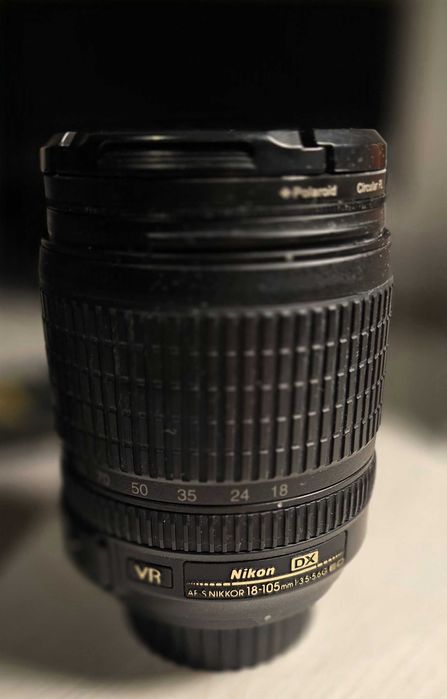 Nikon D5000 cu obiectiv Nikon 18-105mm DX