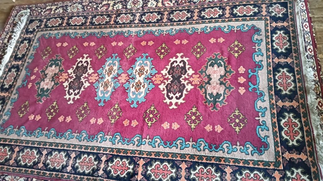 Продам ковер ручной работы. Очень красивый.