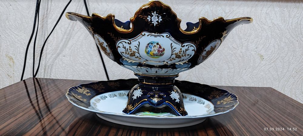 Продам декоративную фарфоровую вазу и тарелку