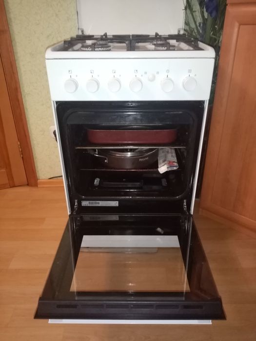 Продам газовую плиту