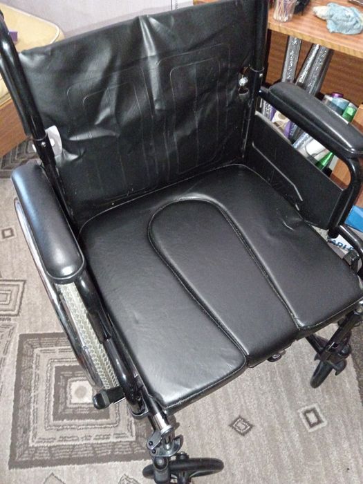 Продам инвалидную коляску