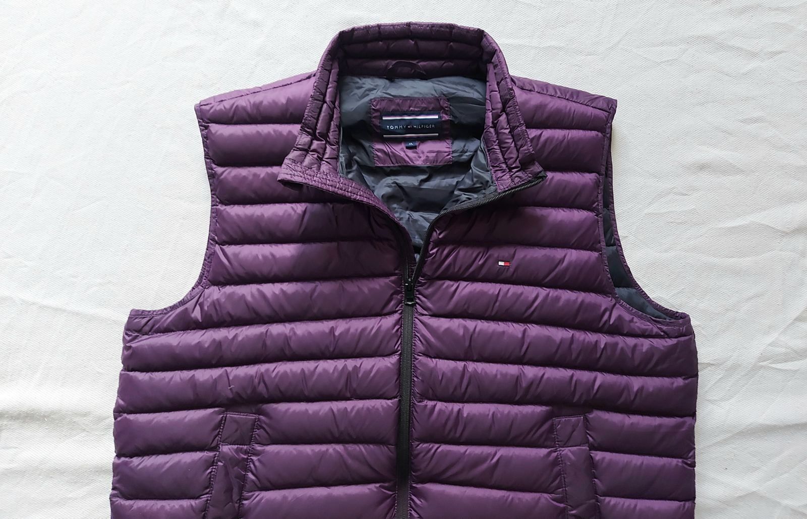 Tommy Hilfiger ,XL/54,мъжки пухен елек грейка 90%пух 10 %пера