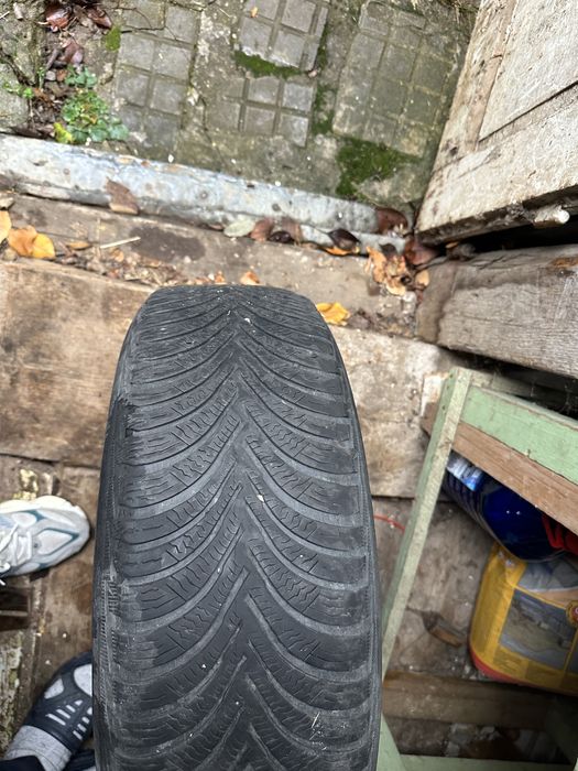 Vand anvelope de iarna 195/65/R15 (2xContinental si 2xMichelin)
