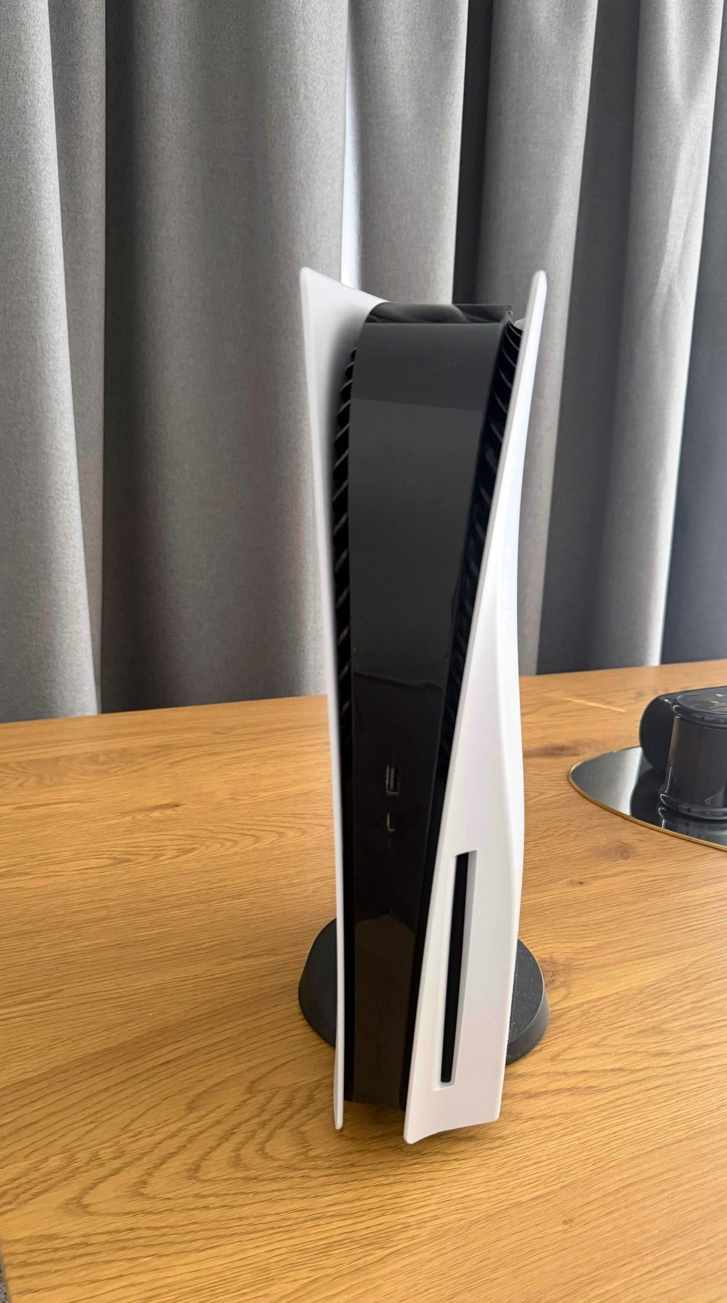 PlayStation 5 Disc - всички кабели + подарък контролер