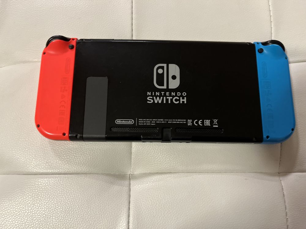 Nintendo Switch Oled +Fortnite account + Minecraft иMario games carts.