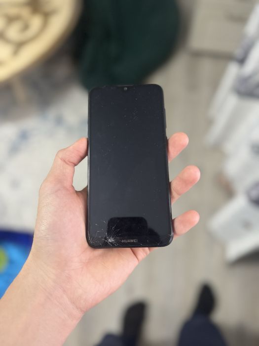 Продам телефон Huawei Y7
