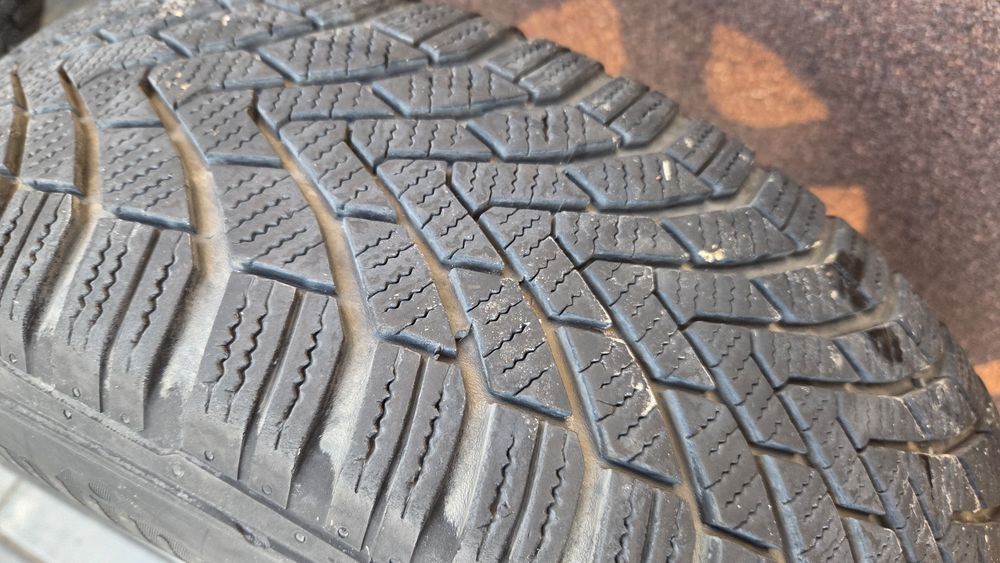 Jante aliaj echipate cu anvelope de iarnă Continental 195/65/R15 T