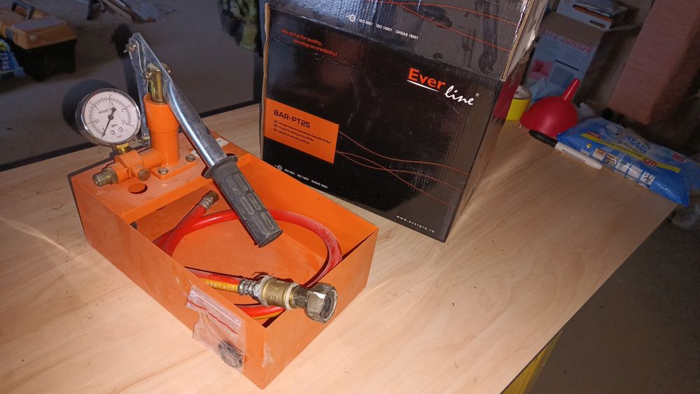 Pompa testare instalație