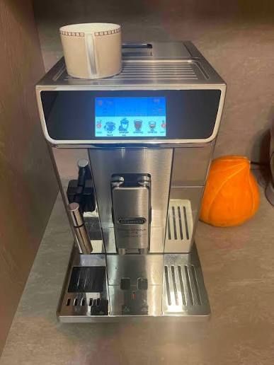 Кофемашина автоматическая DeLonghi ECAM 650.55.MS ! Отличное качество!
