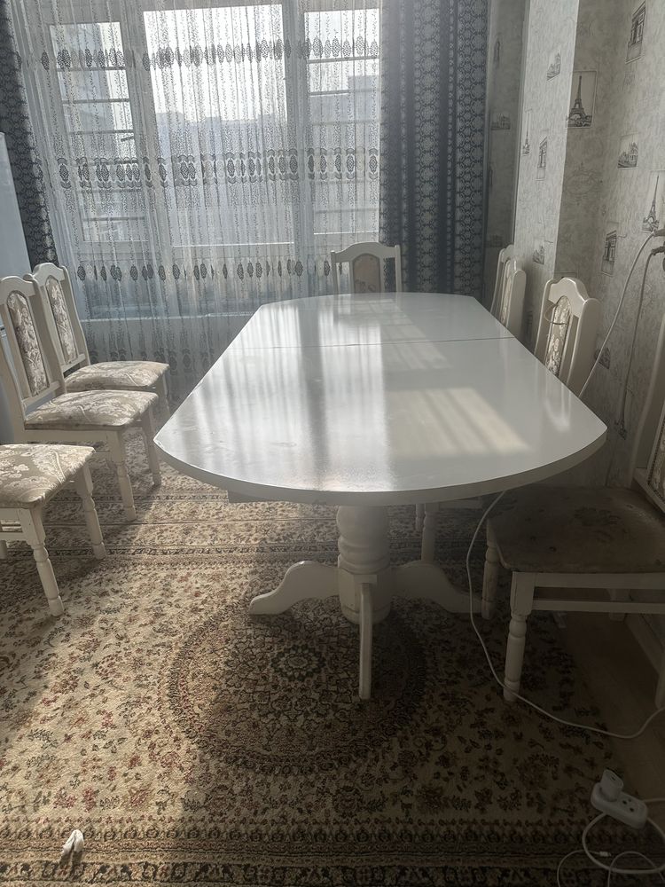 Стол со стульями