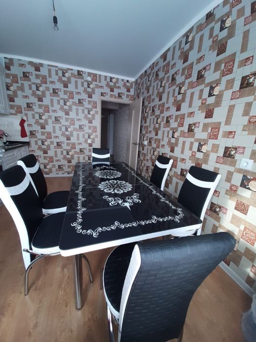 Продам Стол стеклянный