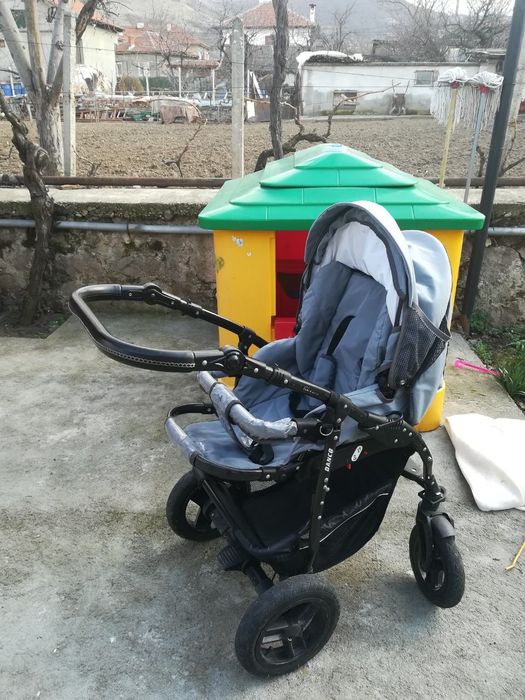 Детска количка.          .