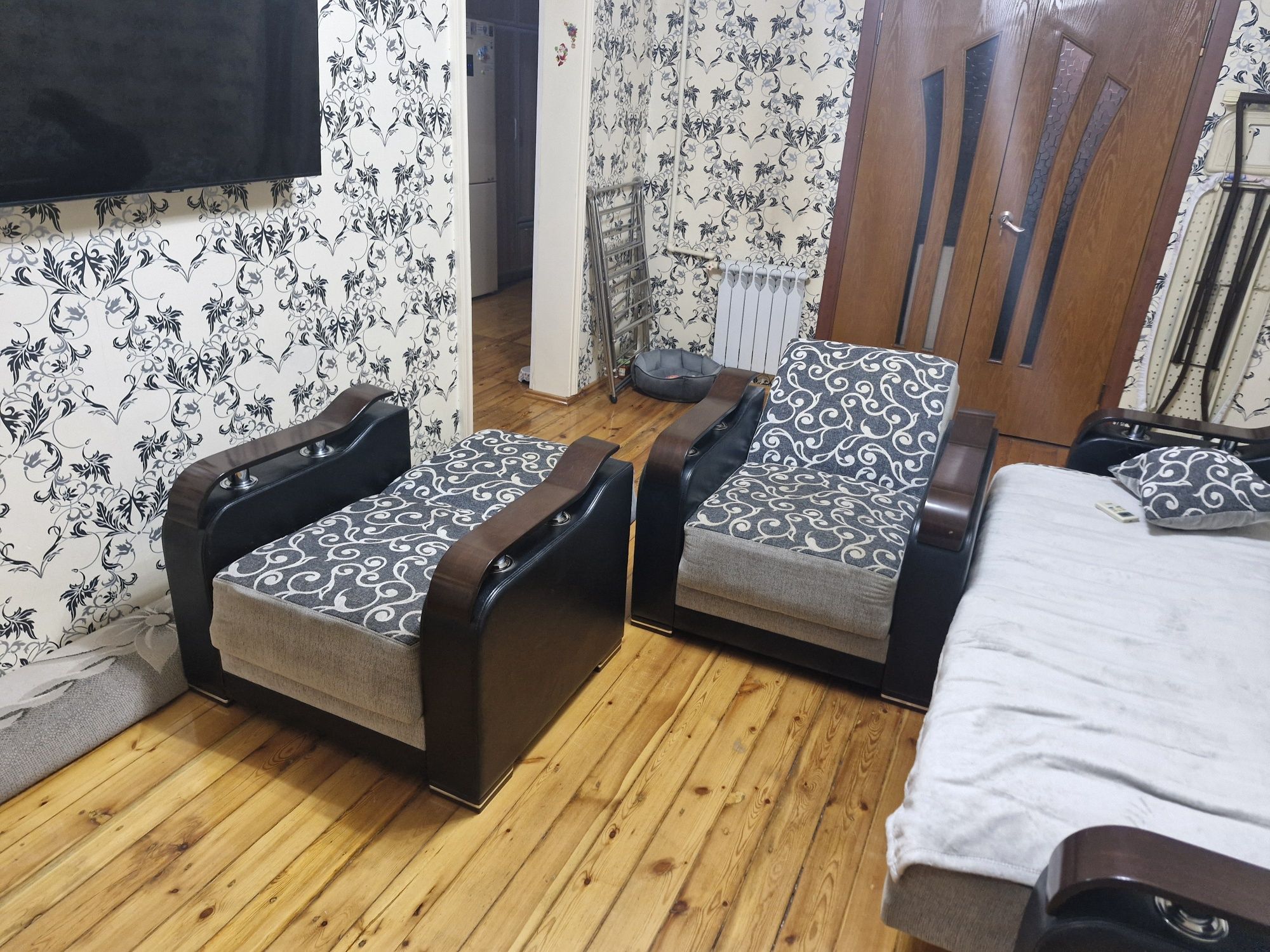 Продаётся диван и кресла