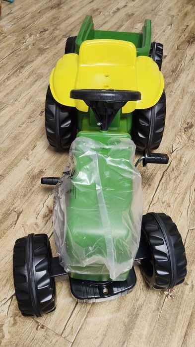 Vând tractoras John Deere