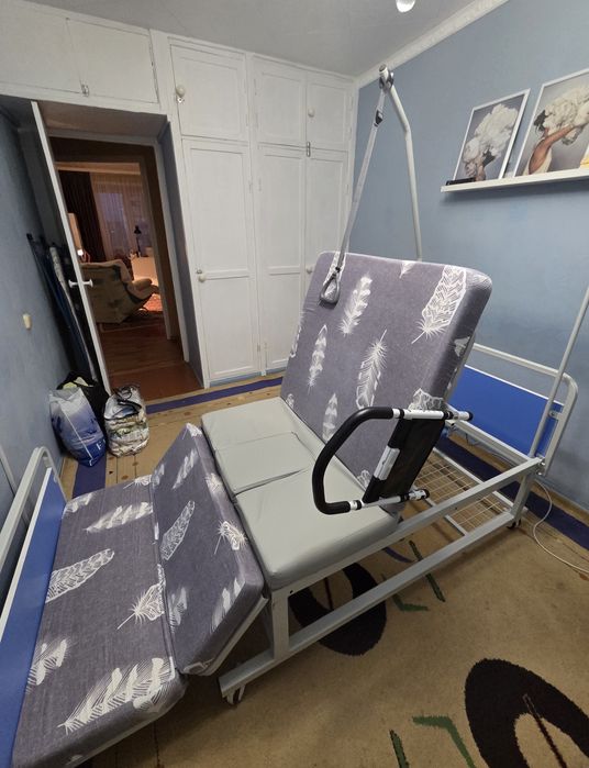 Продам кровать для инвалидов и противопролежневый матрас.