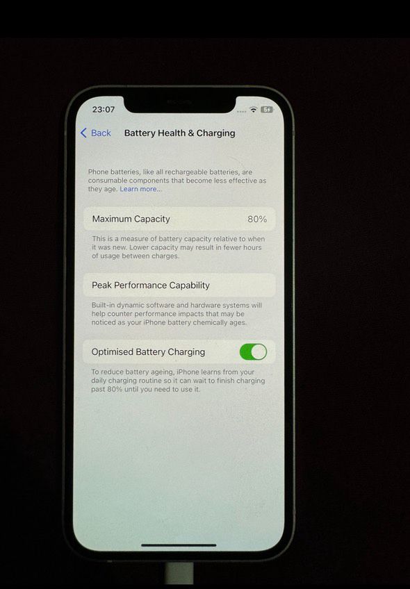 Телефон iPhone 12