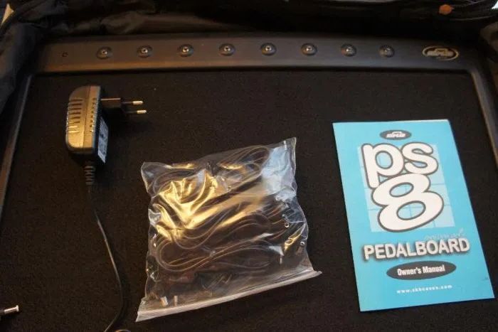 Pedalboard (cutie pt 8 efecte) SKB PS 8 Powered Pedalboard