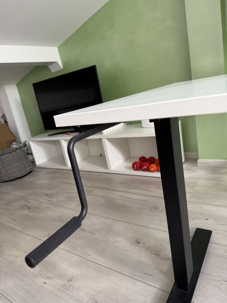 birou cu inaltime reglabila ikea