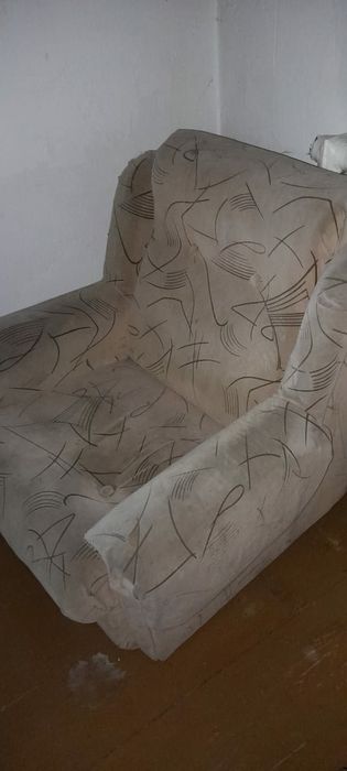 Диван угловой, и два кресла