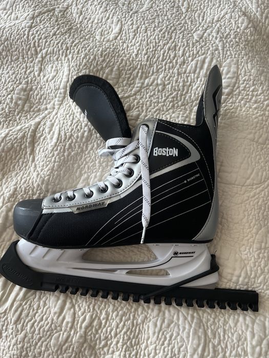 Продам коньки новые с сумкой