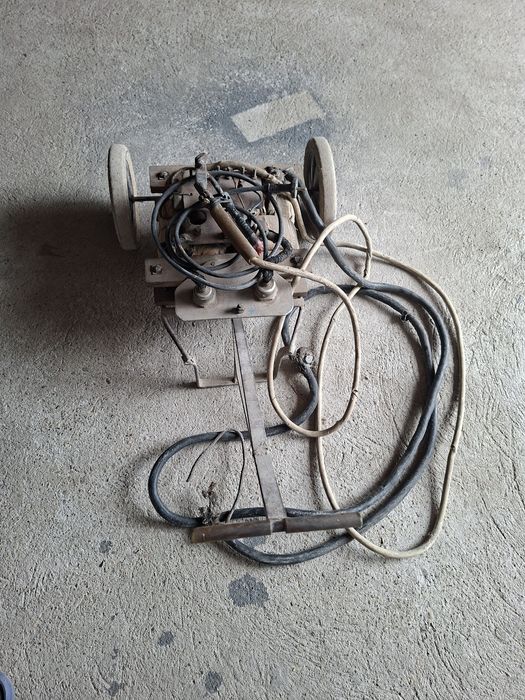 Aparat de sudură cu funcție de încărcat baterii auto