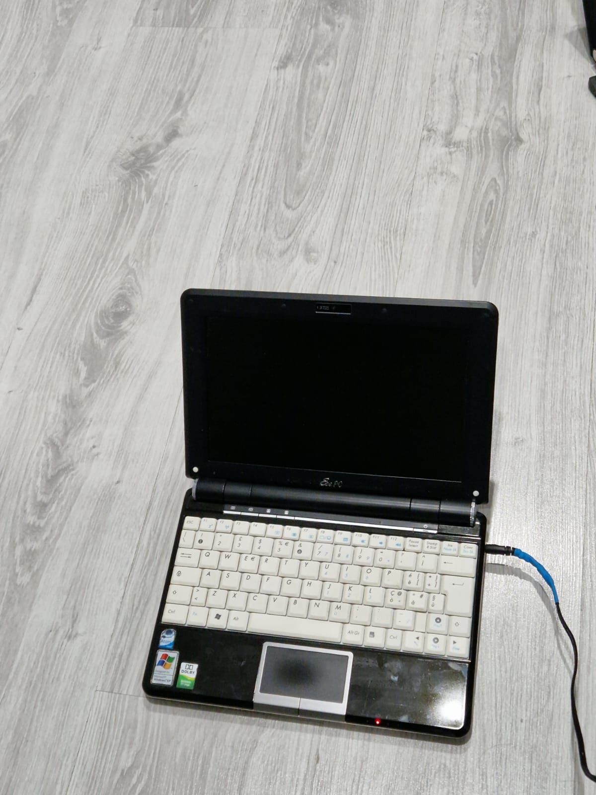 Mini laptop Asus .  Schimb cu telefon Samsung