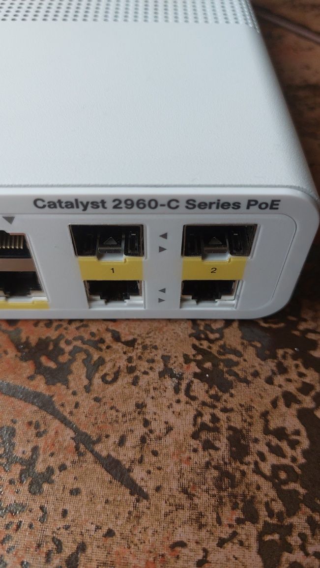 Switch, Hub Cisco model WS-C2960C-12PC-L ca nou.