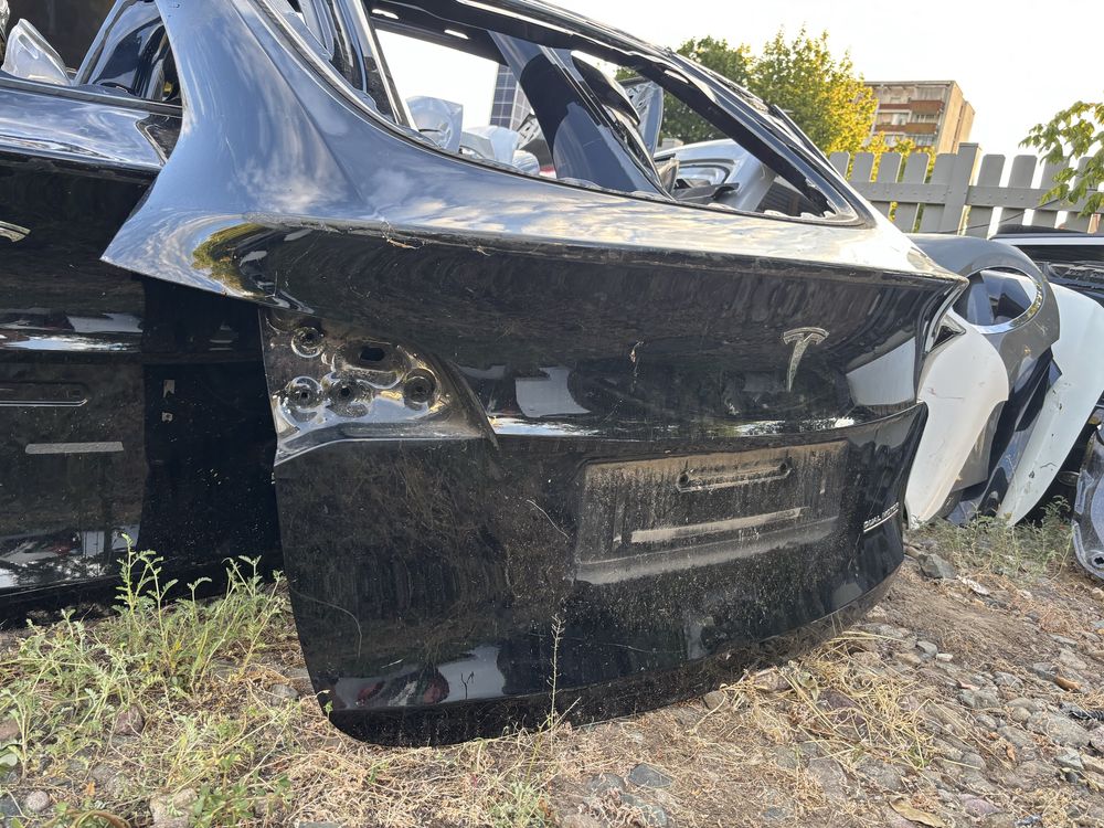 Капак Tesla Model Y