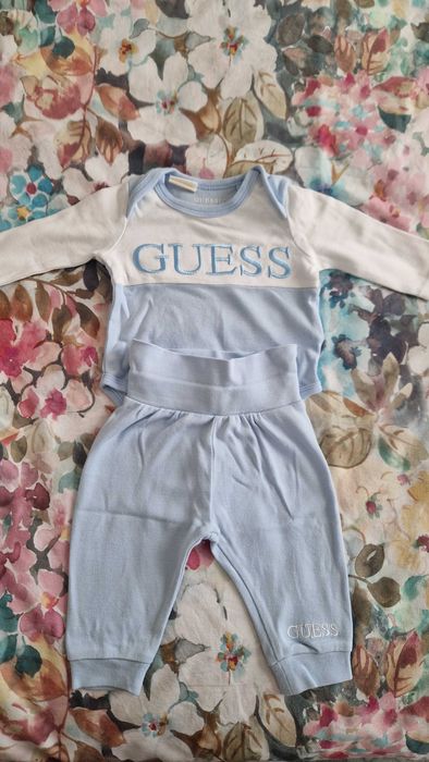 Бебешки дрехи на GUESS