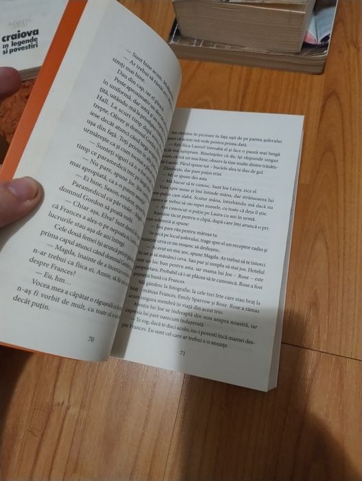 Cartea Misterul Crimei de la Conac scrisă de Kristen Perrin